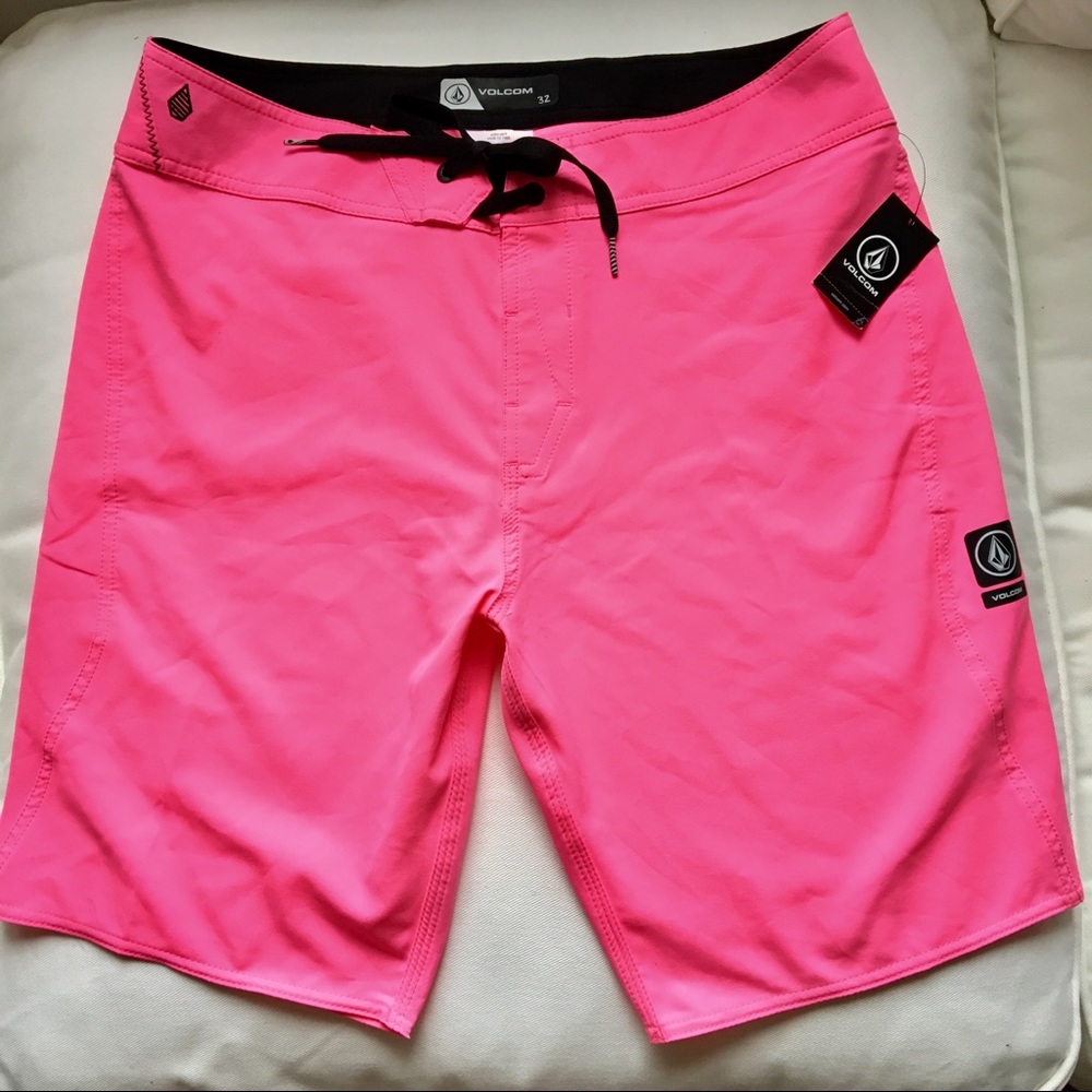 Men’s Volcom board shorts